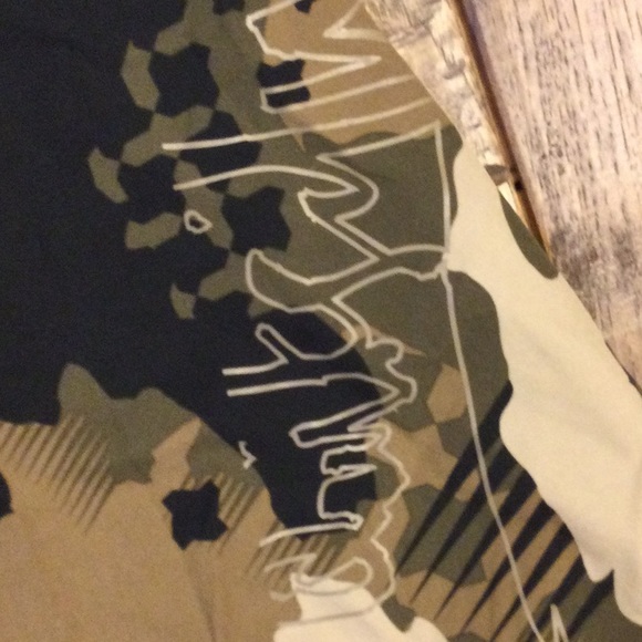 Quicksilver Camo swim trunks - Picture 2 of 6